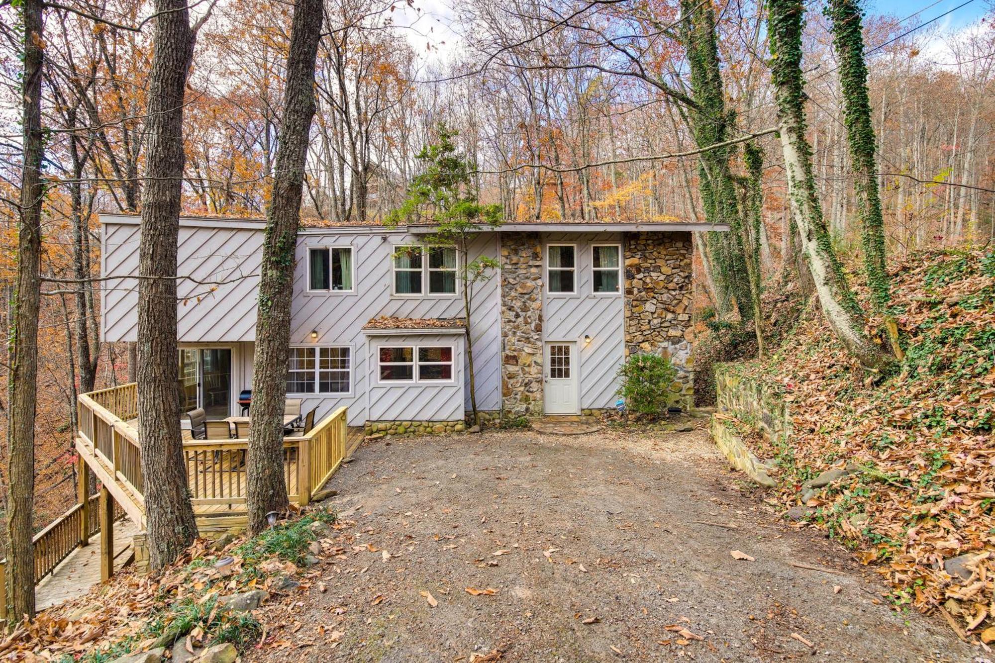 Updated Cobbly Nob Resort Home With Hot Tub! Gatlinburg Eksteriør billede