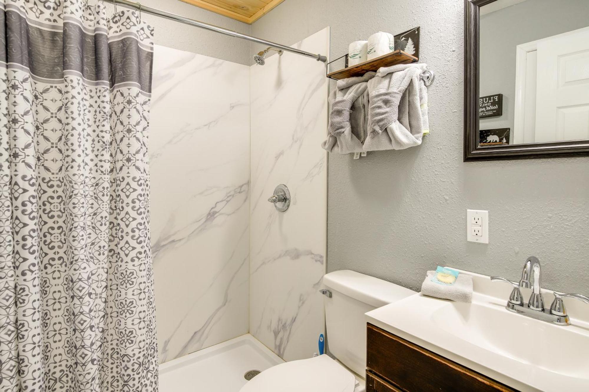 Updated Cobbly Nob Resort Home With Hot Tub! Gatlinburg Eksteriør billede
