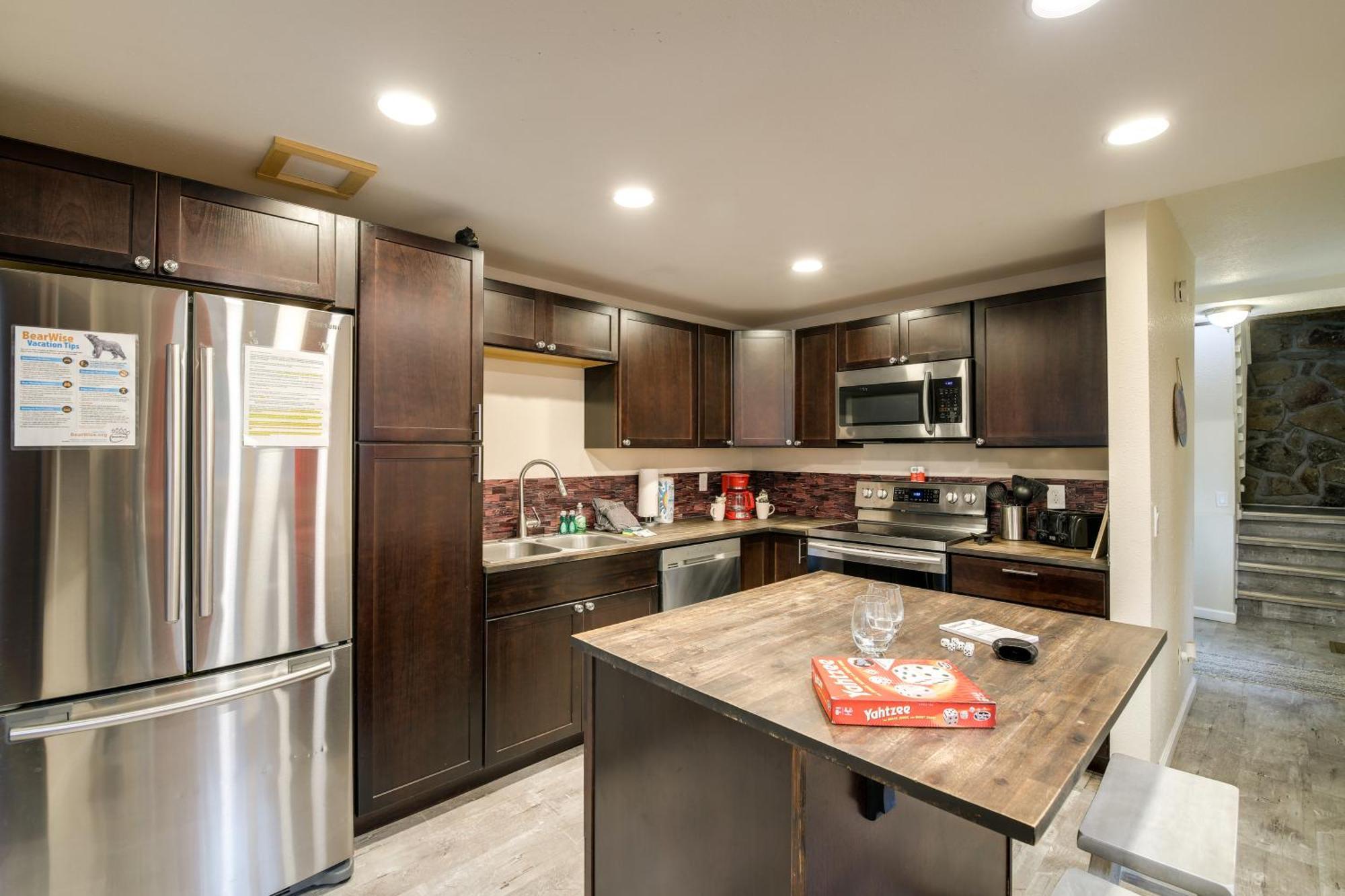 Updated Cobbly Nob Resort Home With Hot Tub! Gatlinburg Eksteriør billede