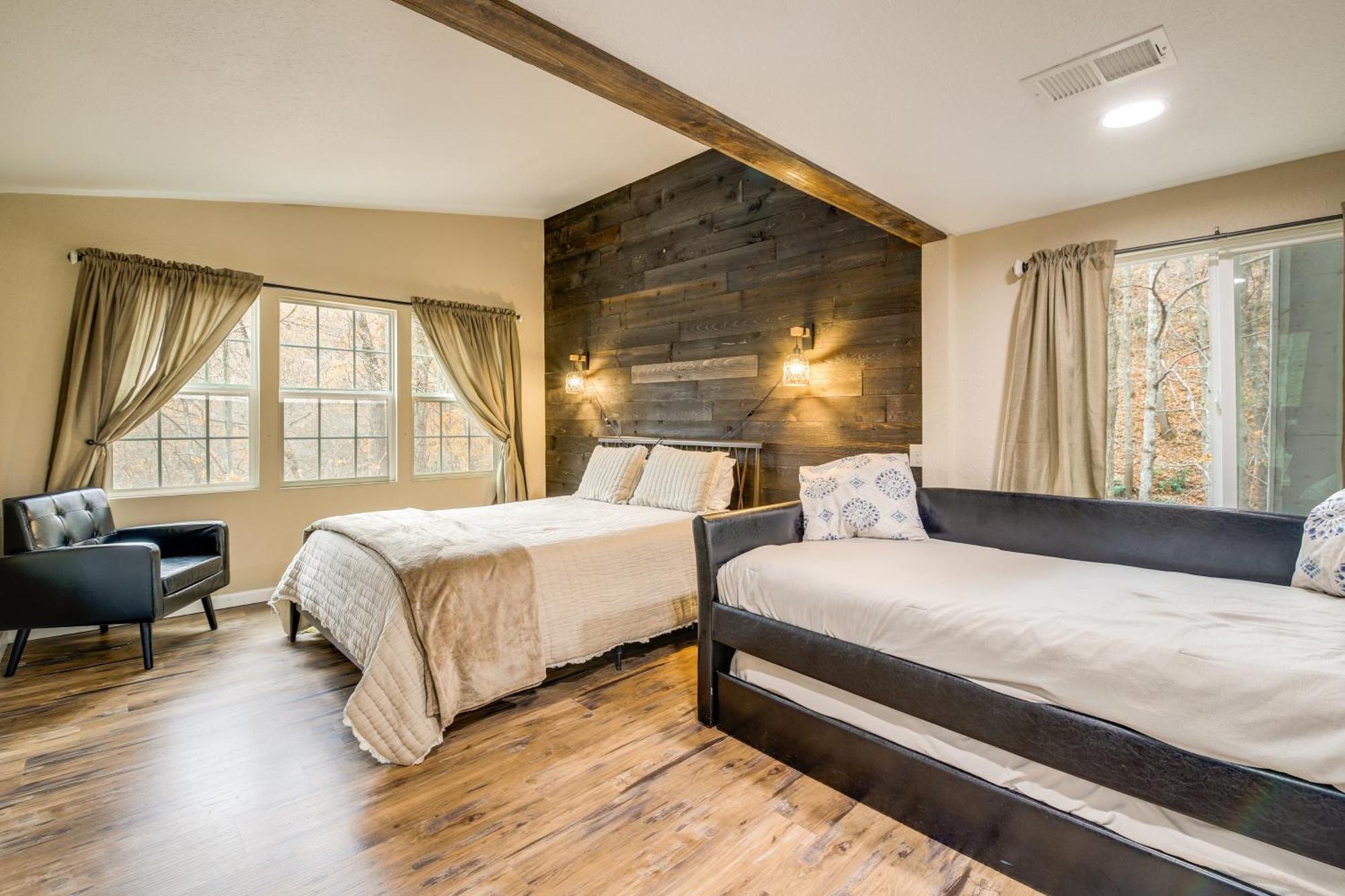 Updated Cobbly Nob Resort Home With Hot Tub! Gatlinburg Eksteriør billede