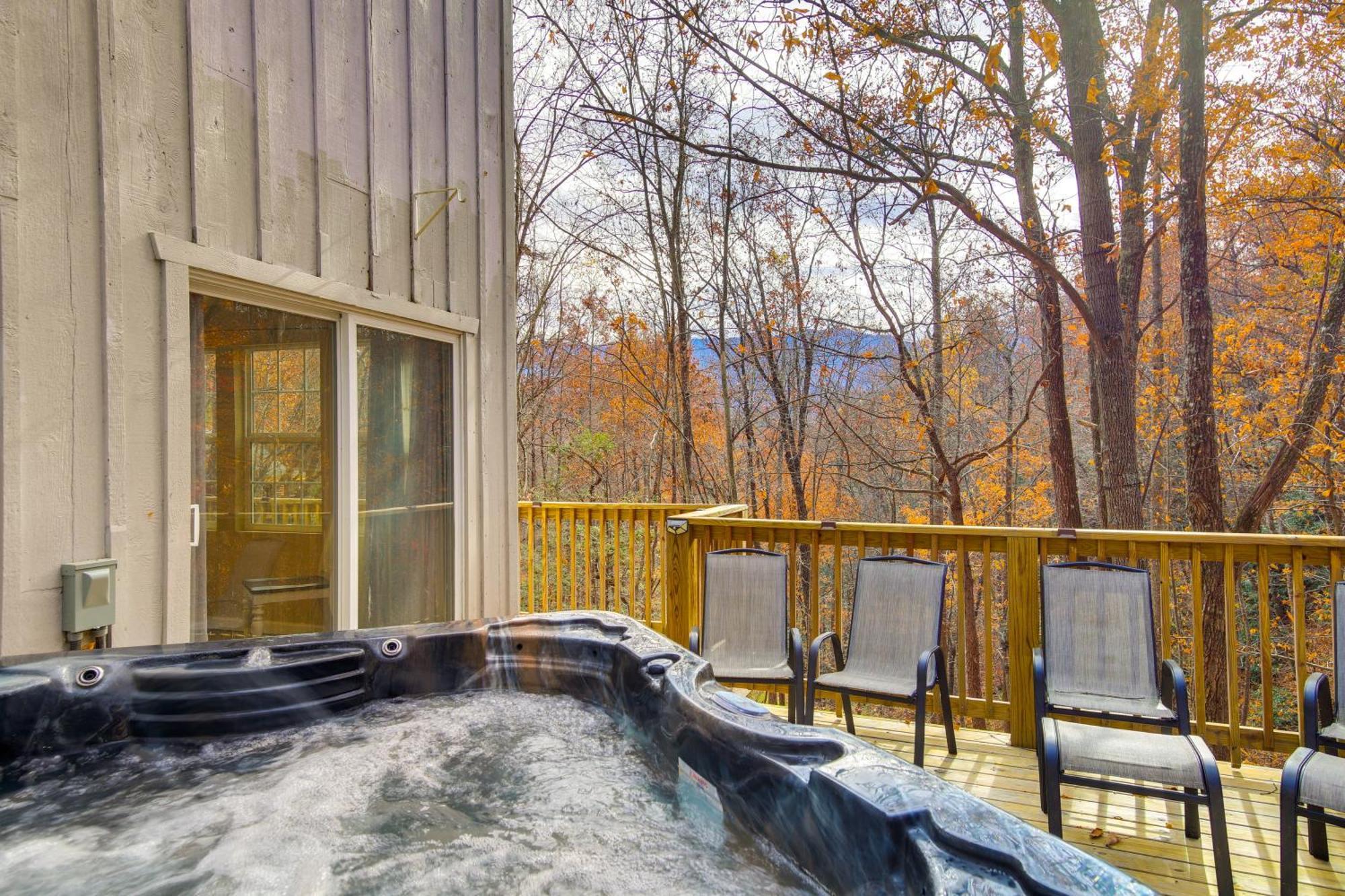 Updated Cobbly Nob Resort Home With Hot Tub! Gatlinburg Eksteriør billede