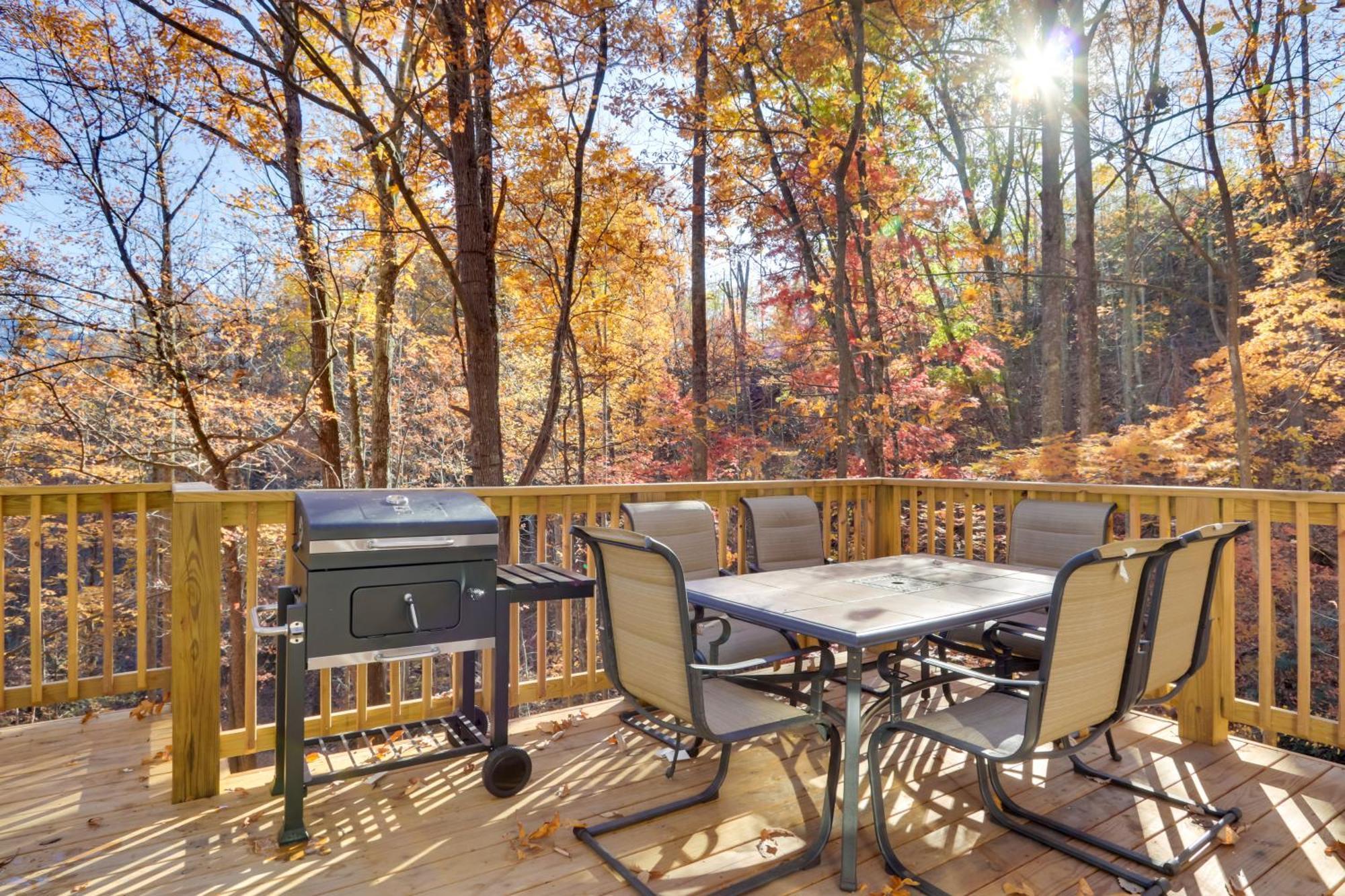 Updated Cobbly Nob Resort Home With Hot Tub! Gatlinburg Eksteriør billede